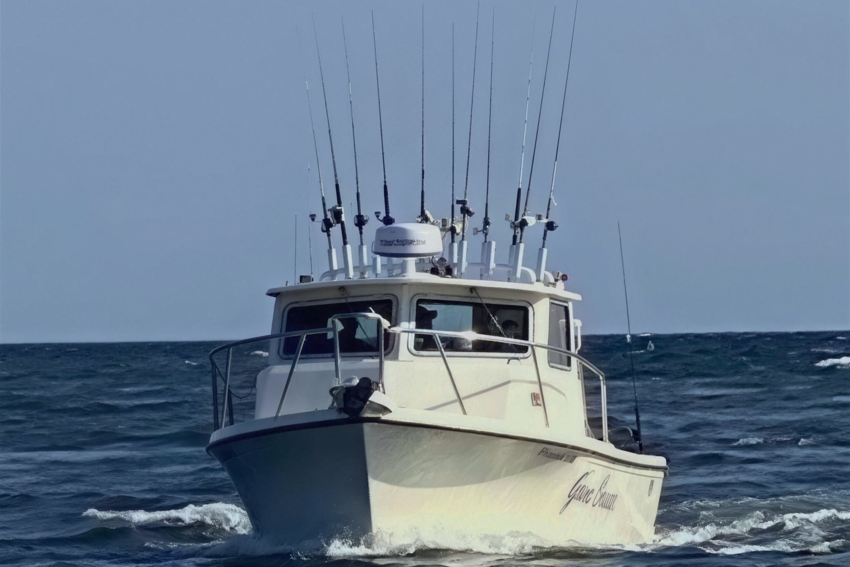 Bent Rod Charters running offshore with the rods up